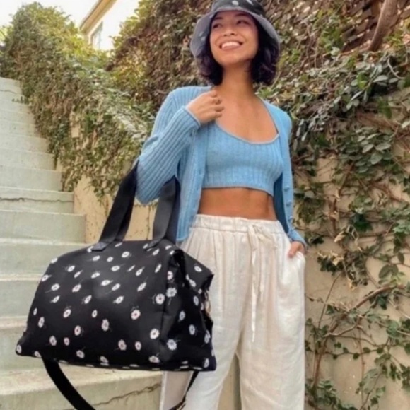 Alice and Olivia duffle bag in good condition - Picture 3 of 10